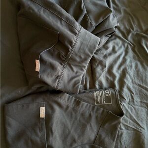 FIGS Women’s black Scrub Pants - Professional Comfort